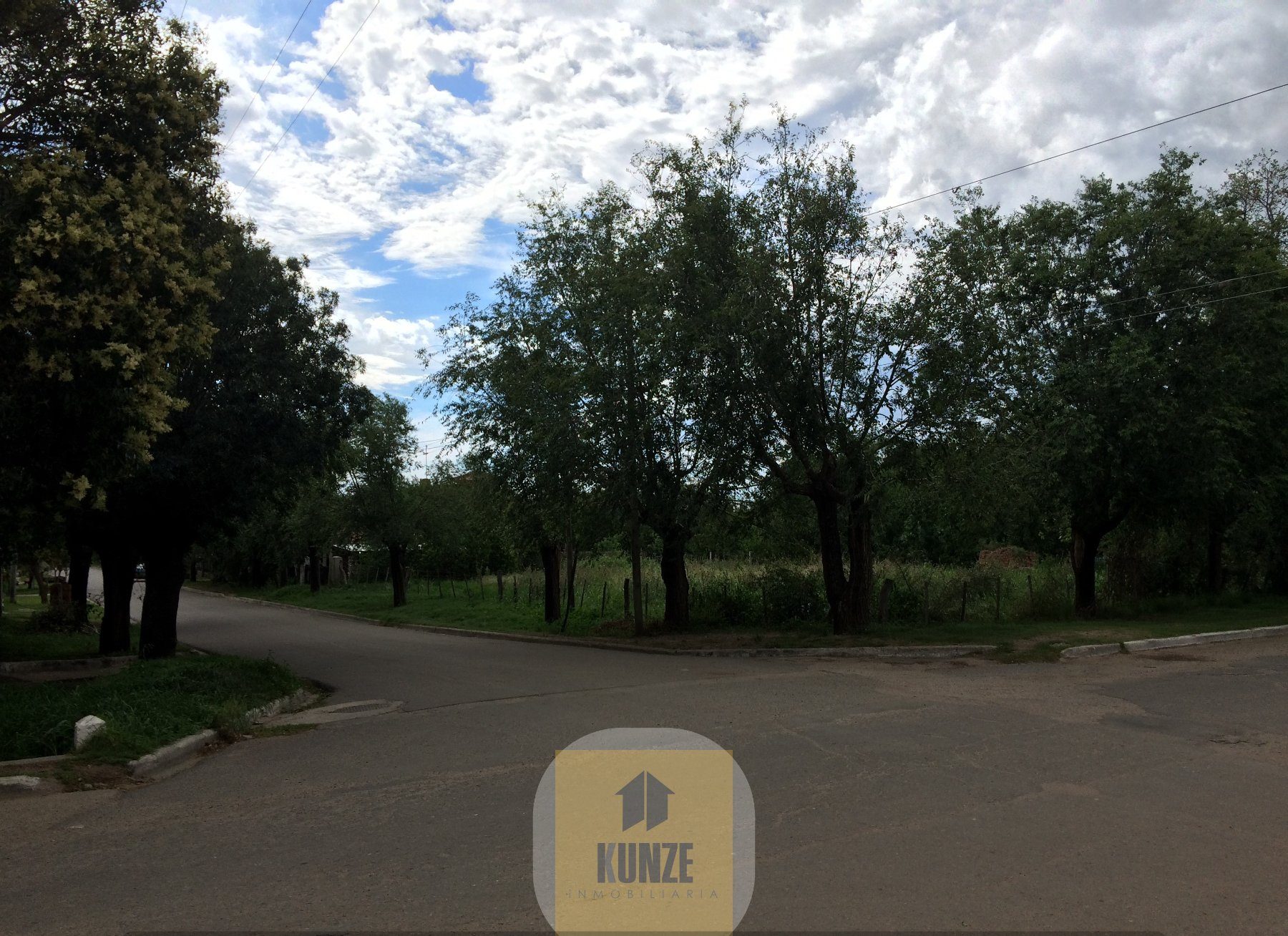 Lote en esquina cerca de la plaza de Carpintería – foto 2
